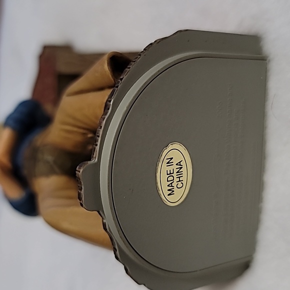 John Wayne Figurine from 2009 Carelton Cards - Picture 6 of 7